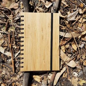 Libreta con pasta de bambú y 70 hojas